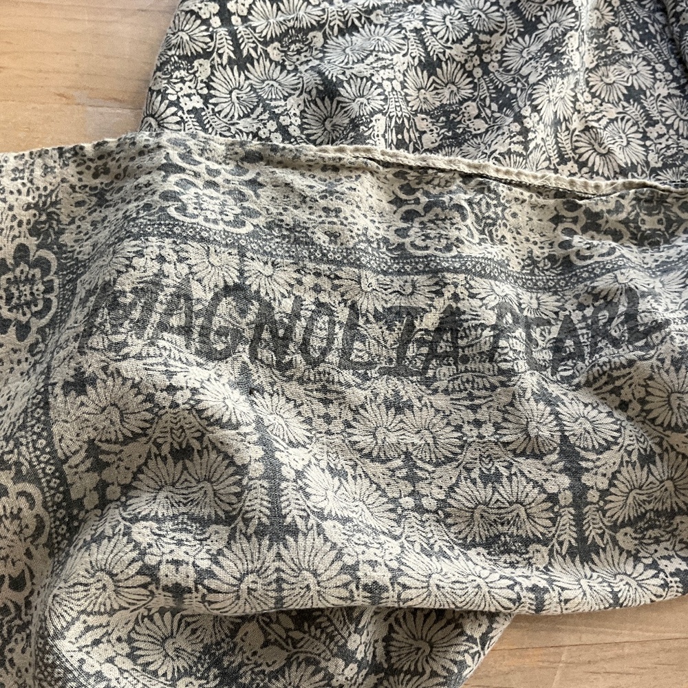 MAGNOLIA PEARL VINTAGE SCARF/